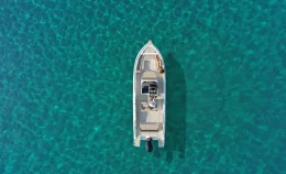 Barca a motore Ranieri 275-SL vista dall'alto