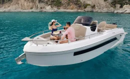 Barca a motore Ranieri NXT 27.5 prua prendisole