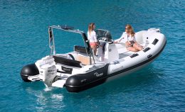 Giornata con amiche sul lago Como su barca senza patente