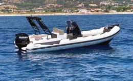 Giornata in barca a motore sul lago Como