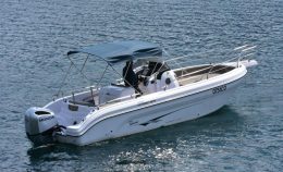 Ranieri motorboat available for rent on Lake Como